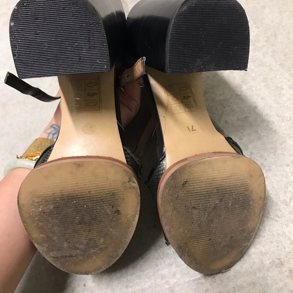 Dolce Vita Black/Gold Heels - Picture 6 of 6